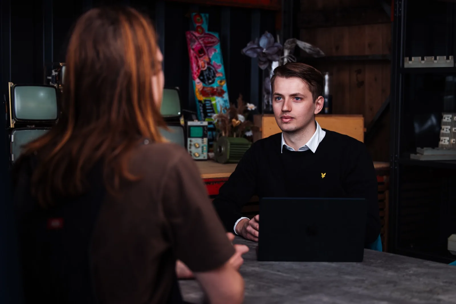 Jestin Hoogeveen van Cotive aan het werk: hosting & onderhoud